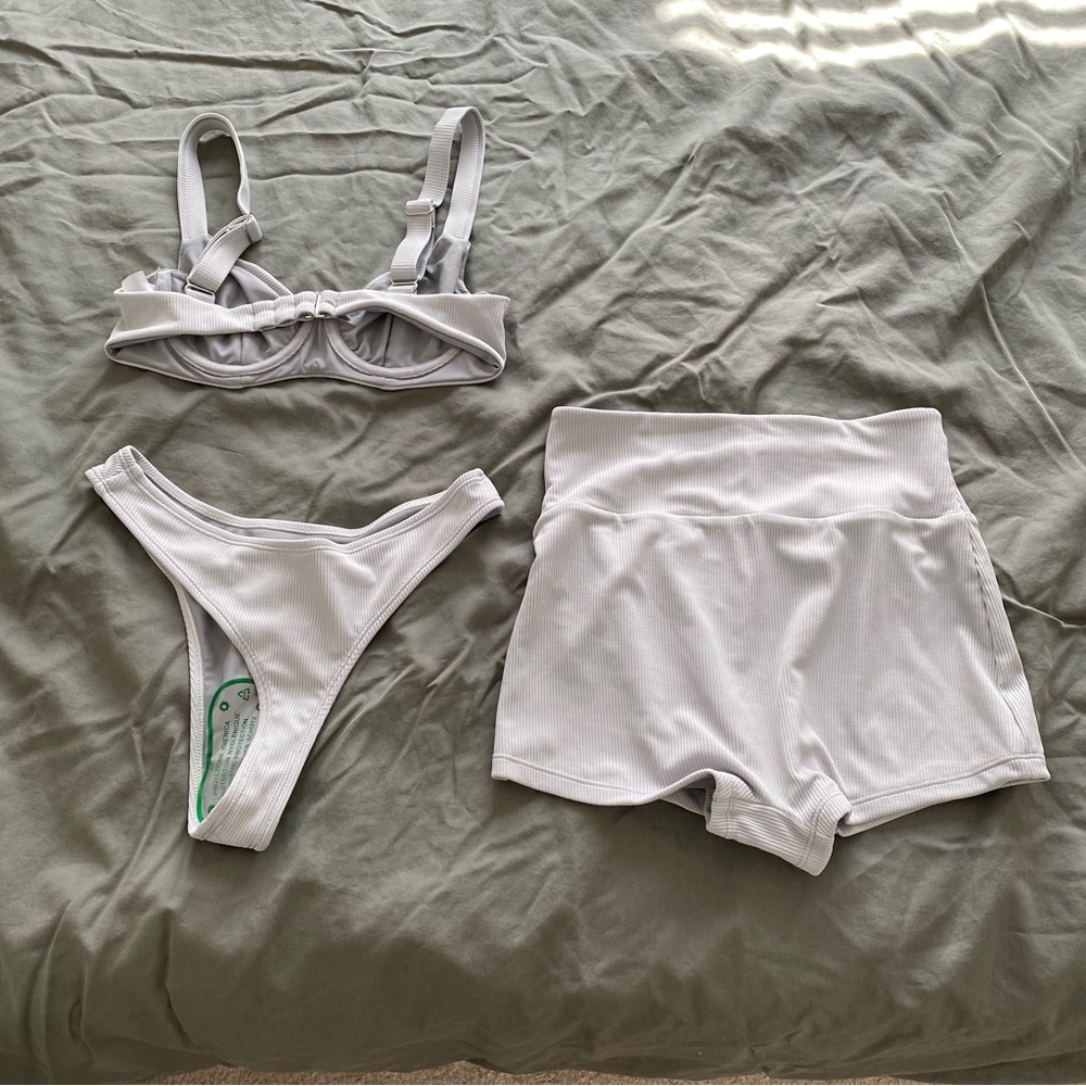 Swimsuit set - Picture 2 of 8
